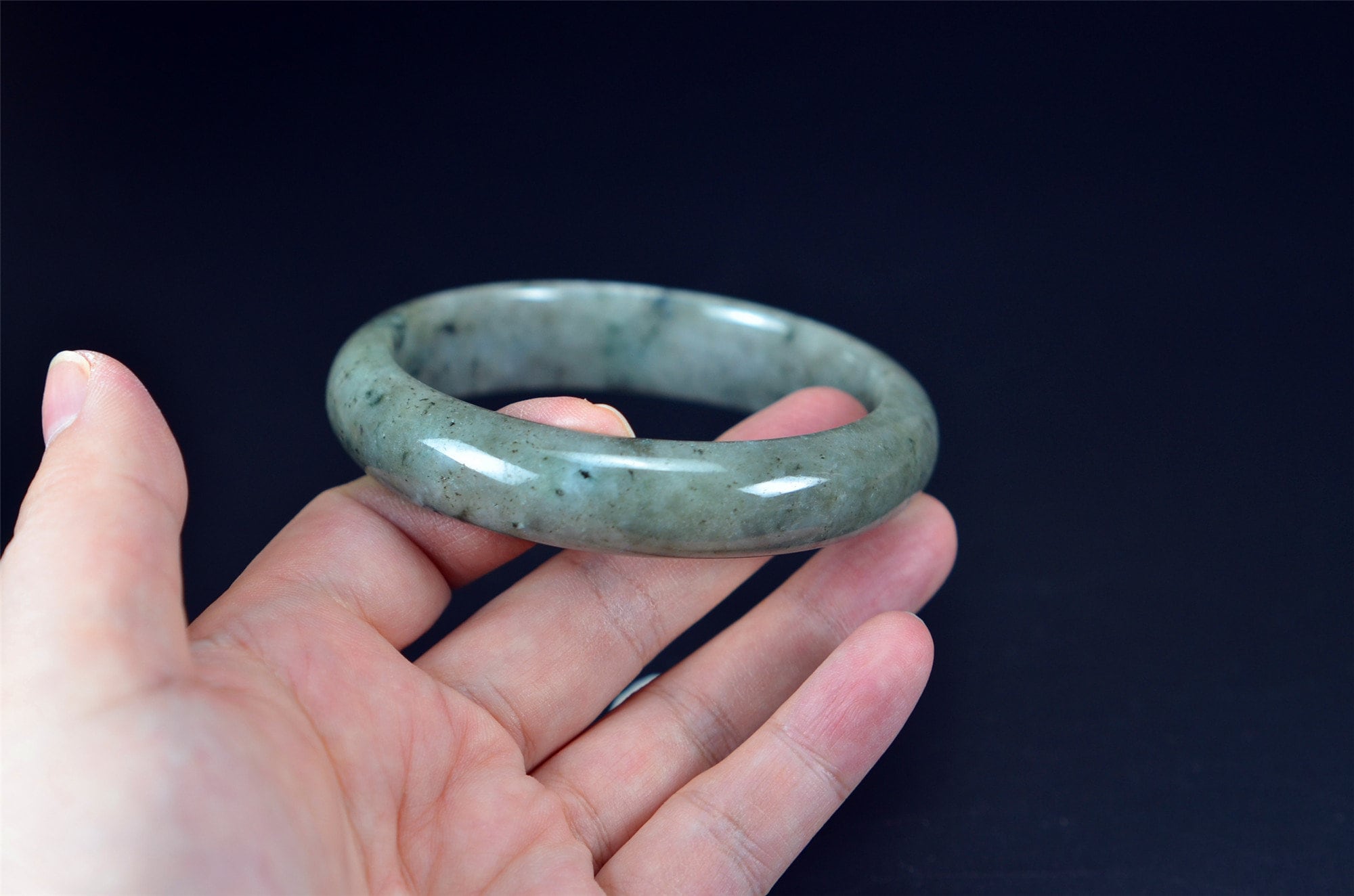 グレーグリーンビルマ翡翠バングル 62 mm BG01620001 - Etsy 日本