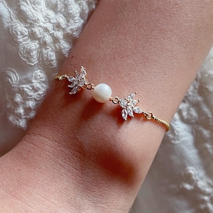 Real Pearl Bracelet with CZ Leaf, Wedding Bridesmaids&#39; gifts, Maid of Honor Gift, Bridesmaid Jewelry, Flower Girl Gift, Bridesmaid Proposal