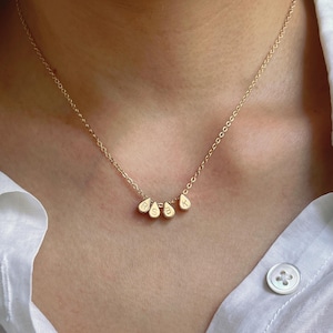 Engraved Flower Petals Necklace, Personalized 3/4/5 sisters Jewelry, Sisters gifts, Best Friends Necklace BFF Bracelet, Tear Drops Necklace