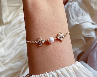 Brautjungfer Perlenarmband, Süßwasserperlen Armband mit CZ Blätter, Hochzeit Brautjungfern 'Geschenke, Blumenmädchen Geschenk, Geschenk für sie, Geschenk für Mutter