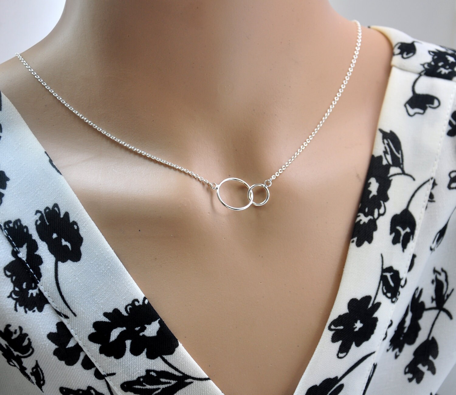 Silver interlocking necklace best sale