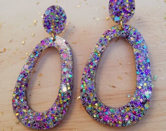 Boucles d'oreilles résine à paillettes "Poupée" /"Doll" glitter resin earrings