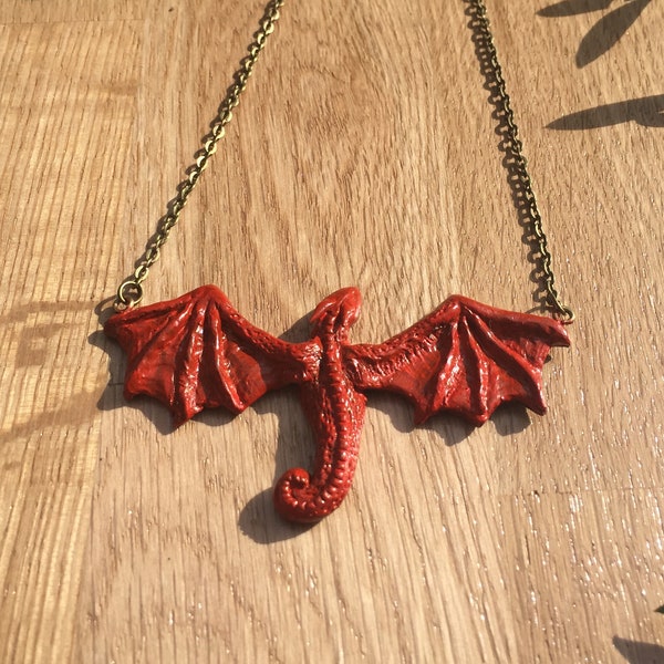 Pendentif dragon rouge effet laqué / Red dragon necklace pendant