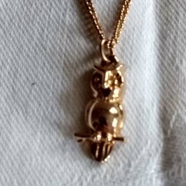 1981 Avon Gold Tone Necklace with Owl Pendant 16" chain