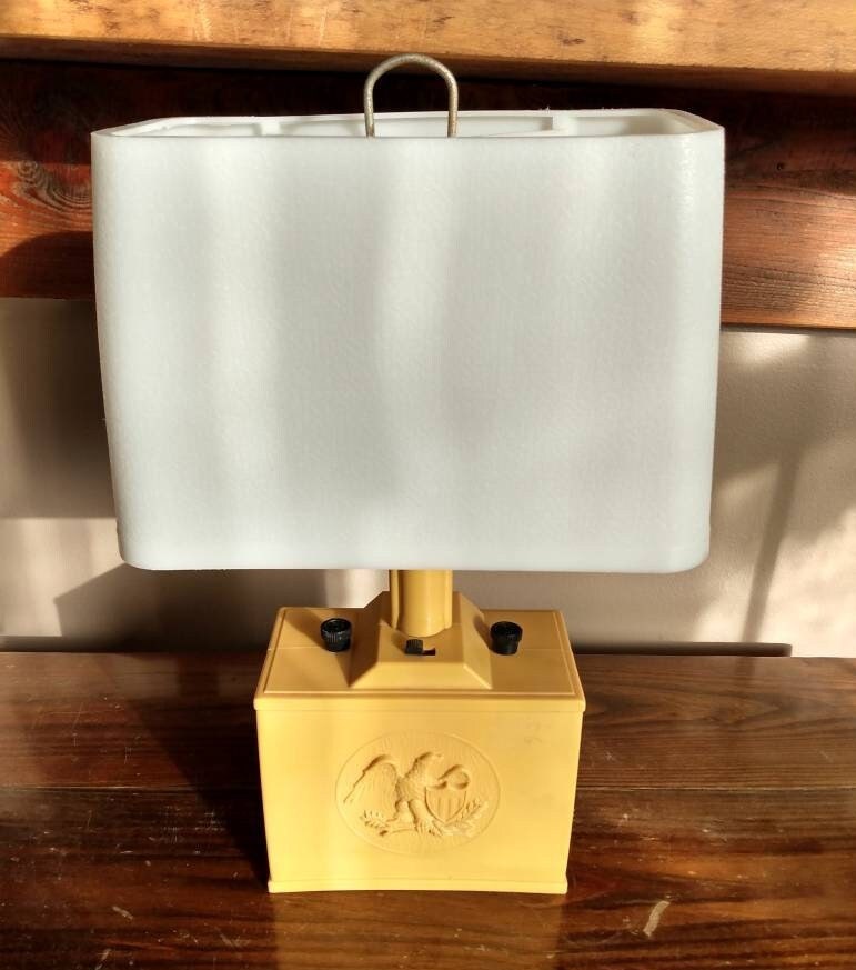 Ray O Vac Vintage Portable Lamp Eagle Emblem Camping Lantern 