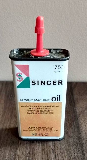 Vintage Singer Sewing Machine Oil Can Metal Tin Advertising 4 OZ 75 Cent  Green