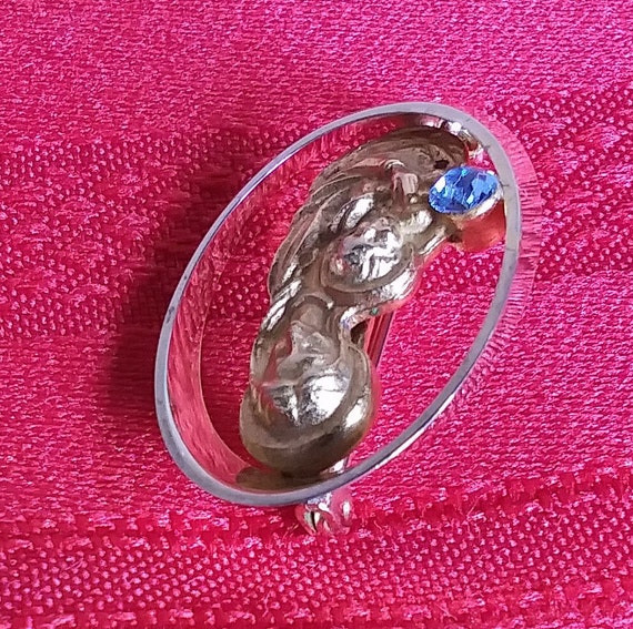 Oval gold tone brooch pin mother Mary baby Jesus … - image 4