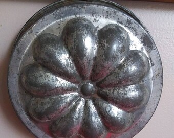 Jello mold flower metal Vintage