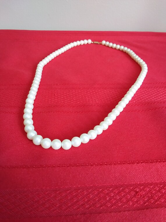 24" Vintage faux pearl necklace white pink gold - image 2
