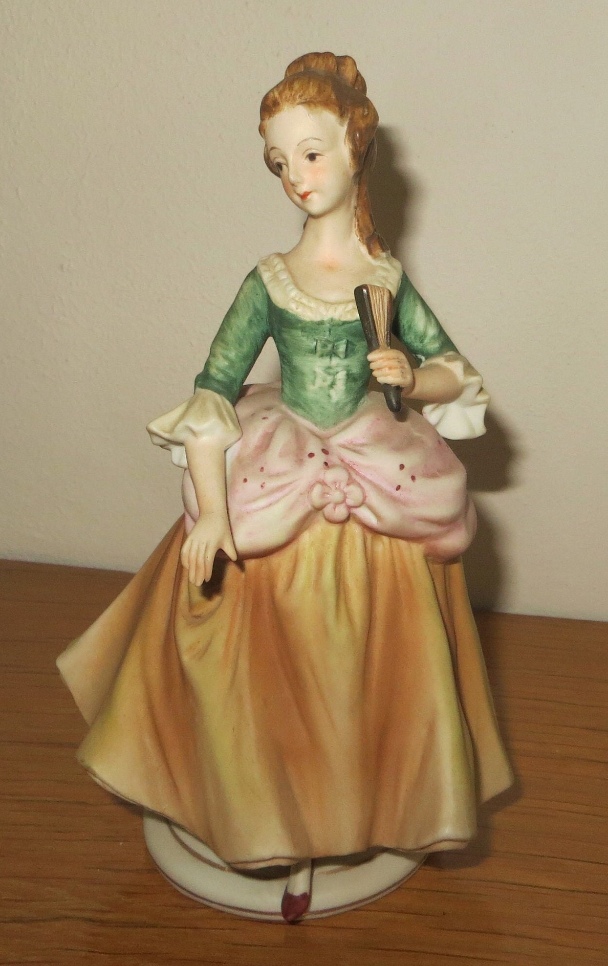 Vintage Classic Gallery Porcelain Figurine Young Woman C8607