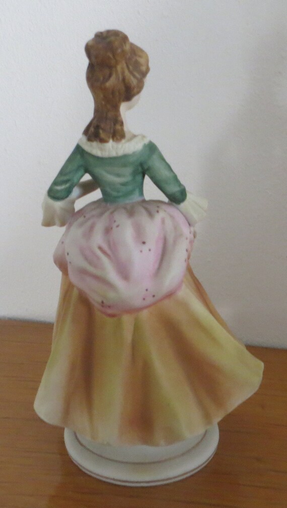 なまら蝦夷7号　美品 Vintage Classic Gallery Porcelain Figurine Young Woman C8607