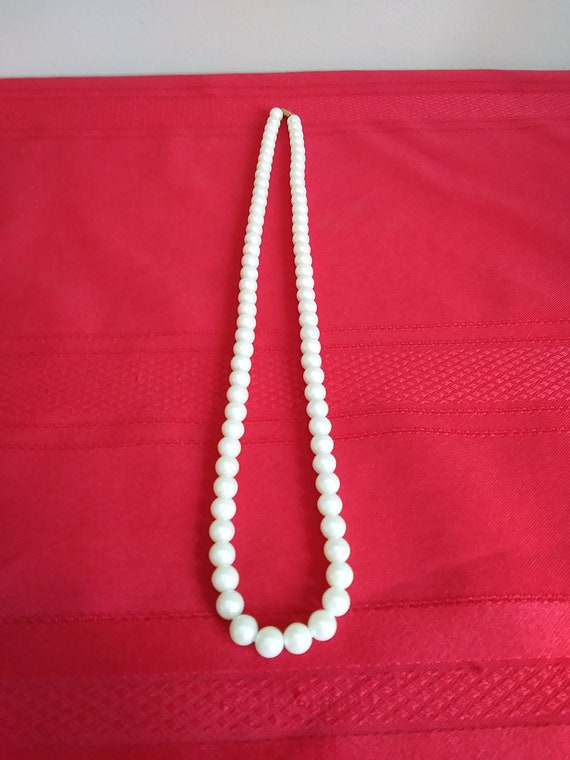 24" Vintage faux pearl necklace white pink gold - image 4