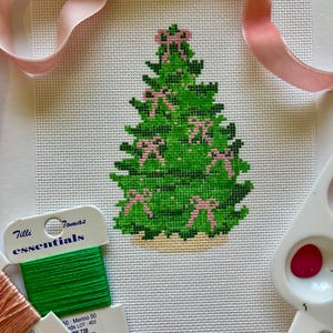Christmas Tree with Bows - Handpainted 18 mesh