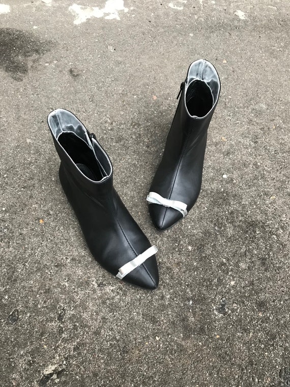 flat pointed toe boots