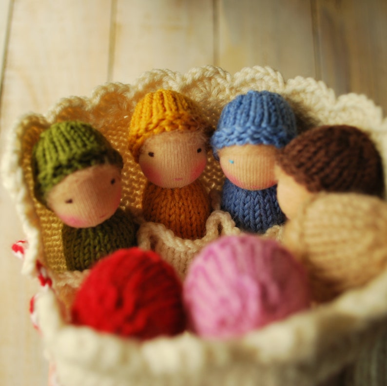 Little knit Waldorf dolls play set Rainbow dolls in roll-up pouch Waldorf Dolls family Wool knit toys Baby dolls Knitted dolls Waldorf toys