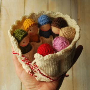 Little knit Waldorf dolls play set Rainbow dolls in roll-up pouch Waldorf Dolls family Wool knit toys Baby dolls Knitted dolls Waldorf toys