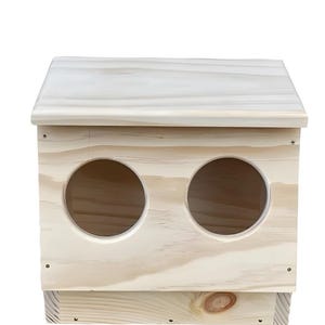 Rabbit Hay Feeder (Note review size of hole dimensions and consider bunny size. Not for small bunnies)