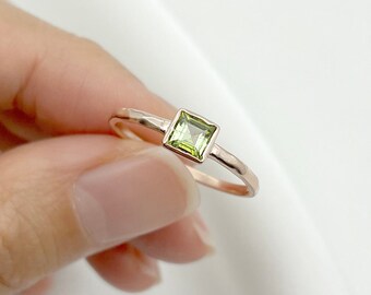 Green Tourmaline Ring / Square Tourmaline Promise Ring / 14k Solid Gold Ring / Hammered Ring / Princess Cut Ring / Tourmaline Wedding Ring