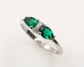 Lab-Created Emerald Diamond Wedding Ring / 14k Pear Emerald Ring / Emerald Diamond Ring / Diamond Engagement Ring / 14k Gold Emerald Ring