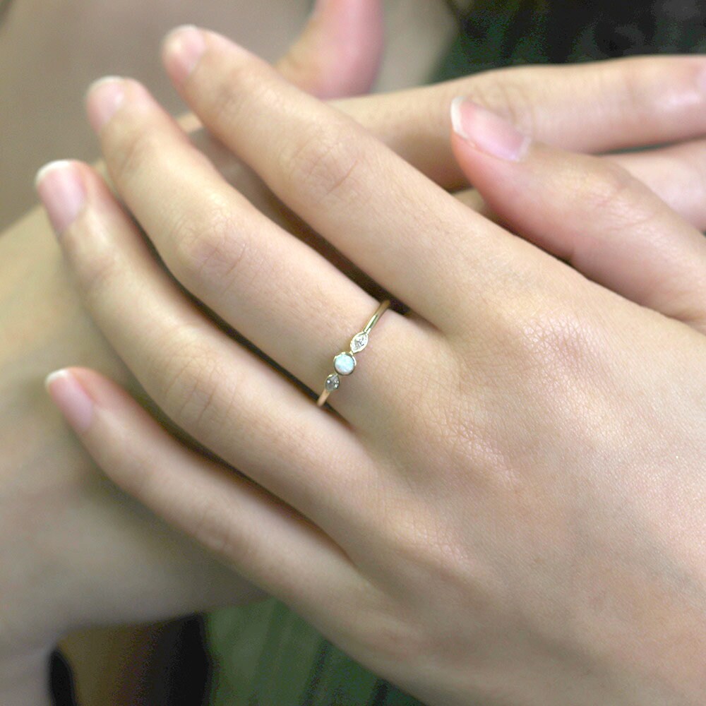 天然オパール結婚指輪 / 14K ゴールドの小さなオパールリング 天然オパール結婚指輪 / 14K ゴールドの小さなオパールリング
