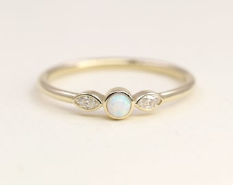 Natural Opal Wedding Band / 14k Gold Tiny Opal Ring / Diamond Wedding Ring / Opal Band / Simple Opal Engagement Ring / Opal Ring for Women