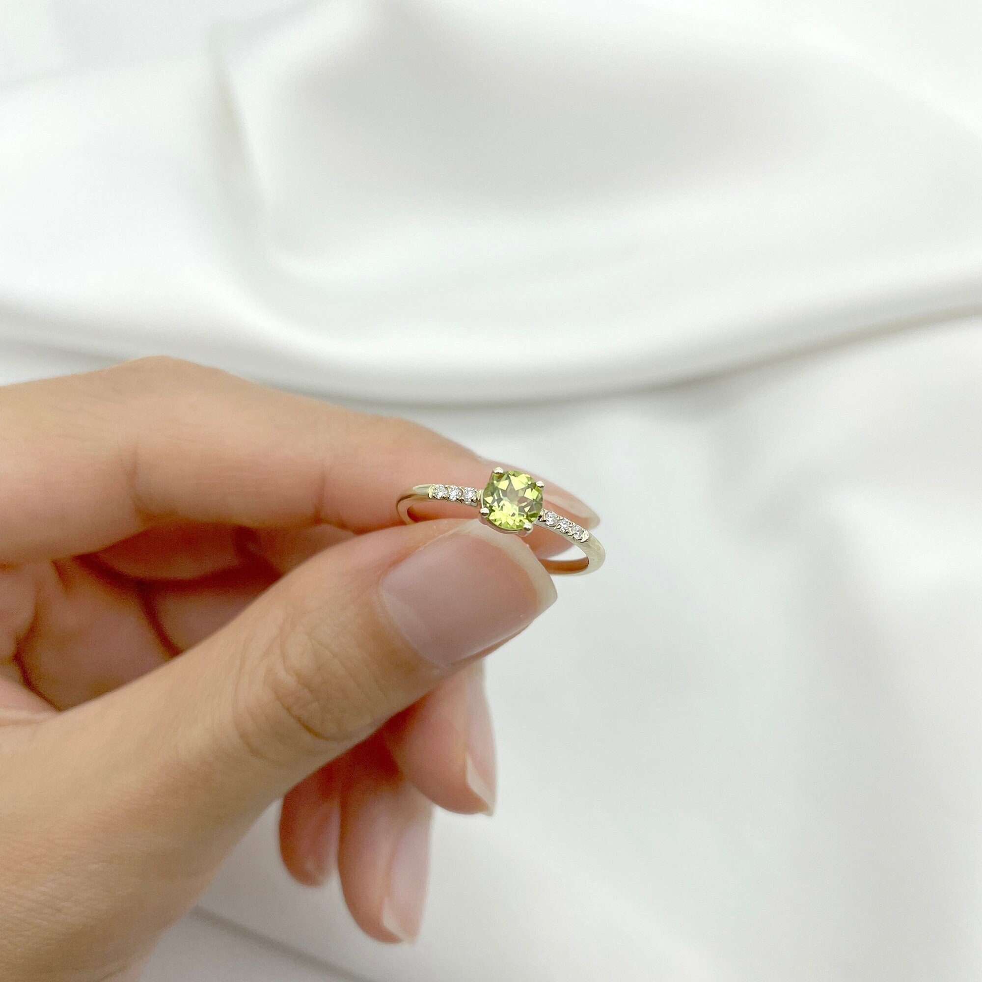 Peridot gemstone rings | Peridot ring | Luxuria