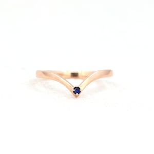 1.6mm Chevron Sapphire Ring / Natural Sapphire Band / Curved Band / 14k Wedding Ring / Wedding Band / Engagement Band / Chevron Band