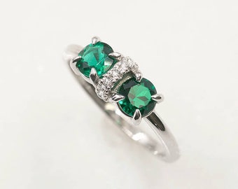 Lab-Created Emerald Diamond Engagement Ring / 14k Emerald Ring / 14k Solid Gold Emerald Wedding Ring / Diamond Ring / Delicate Bridal Ring