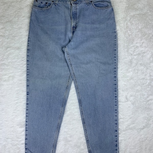 Vintage 90’s Levis 550 Light Wash Blue Jeans.. size 36