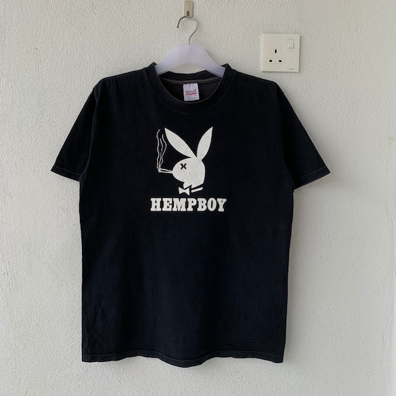HEMPBOY Tシャツ 大きなロゴがプリントされています。プレイボーイの 