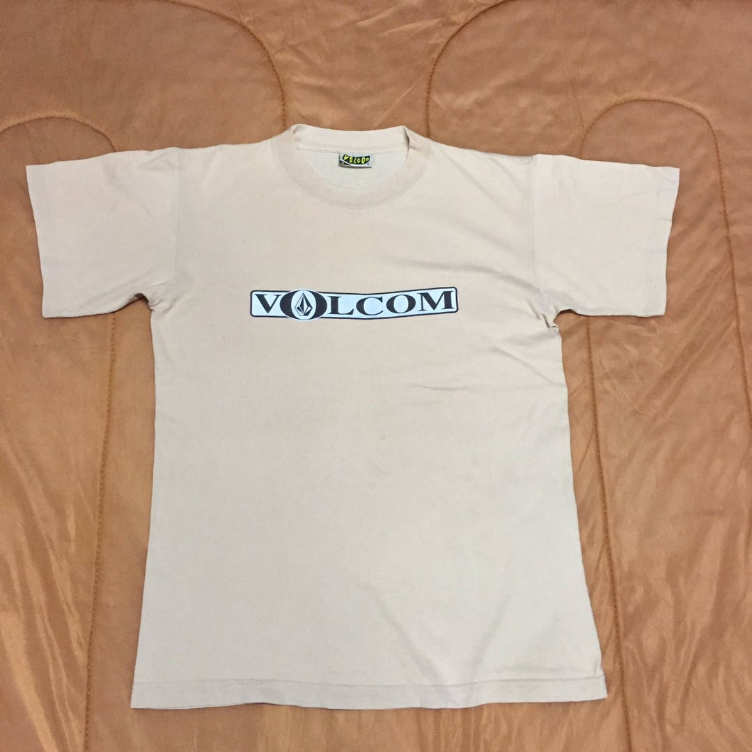 Vintage 90's VOLCOM T-shirt Spell Out Big Logo Skateboard Vintage 90's VOLCOM T-shirt Spell Out Big Logo Skateboard