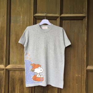 SNOOPY t shirt spell out big design.. peanuts brand.. vintage t shirt.. size M