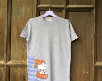Vintage SNOOPY T-Shirt: Peanuts Brand Spell Out Design, Size M
