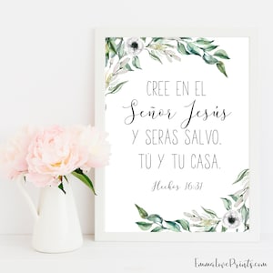 May include: A printable wall art design with a white background and green foliage border. The text reads "CREE EN EL Se&ntilde;or Jes&uacute;s Y SERAS SALVO. T&Uacute; Y TU CASA. Hechos 16:31".