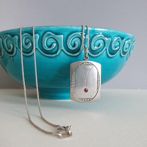Art Nouveau/Jugendstil silver plated pendant, on silver chain