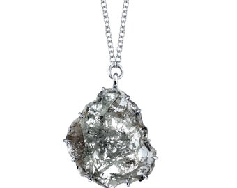18k White Gold Portraiture Diamond Pendant - A Great Gift for Her on Your Anniversary