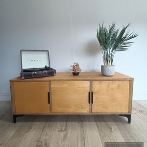 Small Turntable Stand with Doors | Vinyl Record Storage | Varezzo V12A | 120cm Light Oak