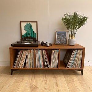 Small Record Player Table | Vinyl Record Storage | Turntable Stand | Varezzo Bergamo | 120cm Pine