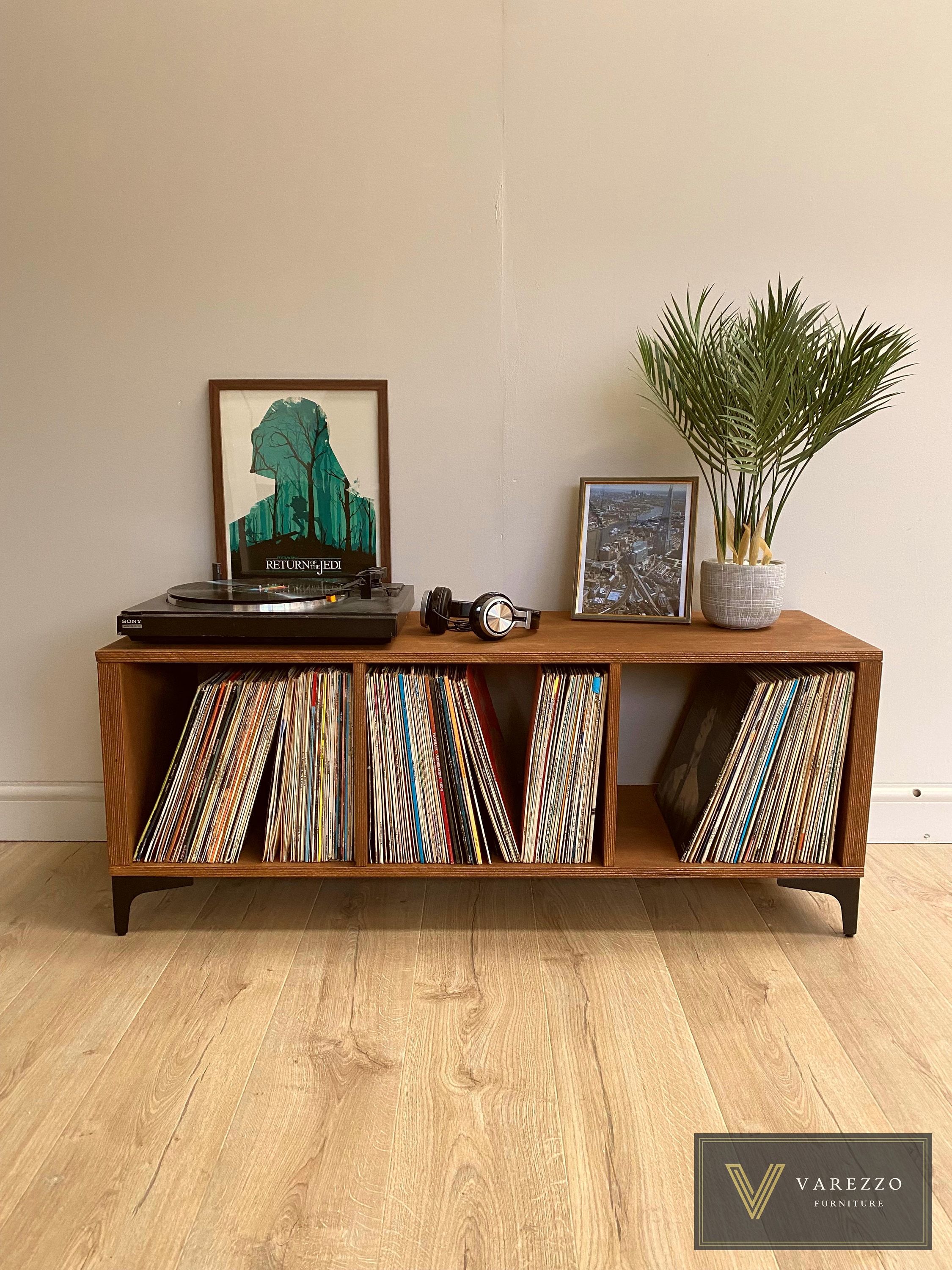 Record clearance storage bench