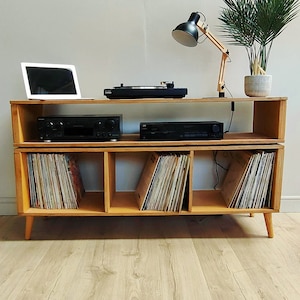 Medium Record Player Table | Vinyl Record Storage | Turntable Stand | Varezzo | 140cm Light Oak