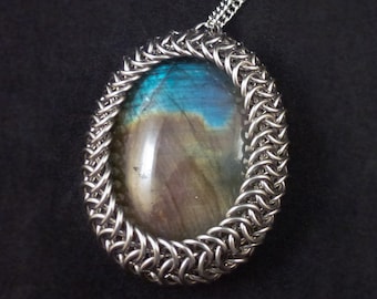 Chainmaille Pendant Necklace - Wrapped Labradorite Cabochon - Natural Gemstone - Chainmail Jewellery