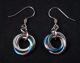 Pendientes Chainmail - Unidad Mobius de titanio arco iris y acero inoxidable - Joyería Chainmaille - Alambres de oído de acero inoxidable - Pendientes lindos