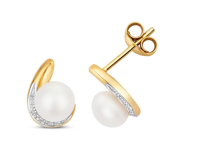 Modern 9ct Yellow Gold Diamond & 5.8mm Fresh Water Pearl Stud Earrings - Real 9K Gold