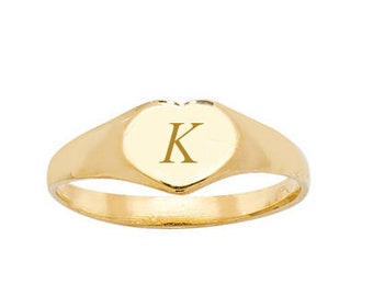 9ct Yellow Gold Engraved Initial 14mm Round Disc Pendant 9ct Yellow Gold Engraved Initial 14mm Round Disc Pendant