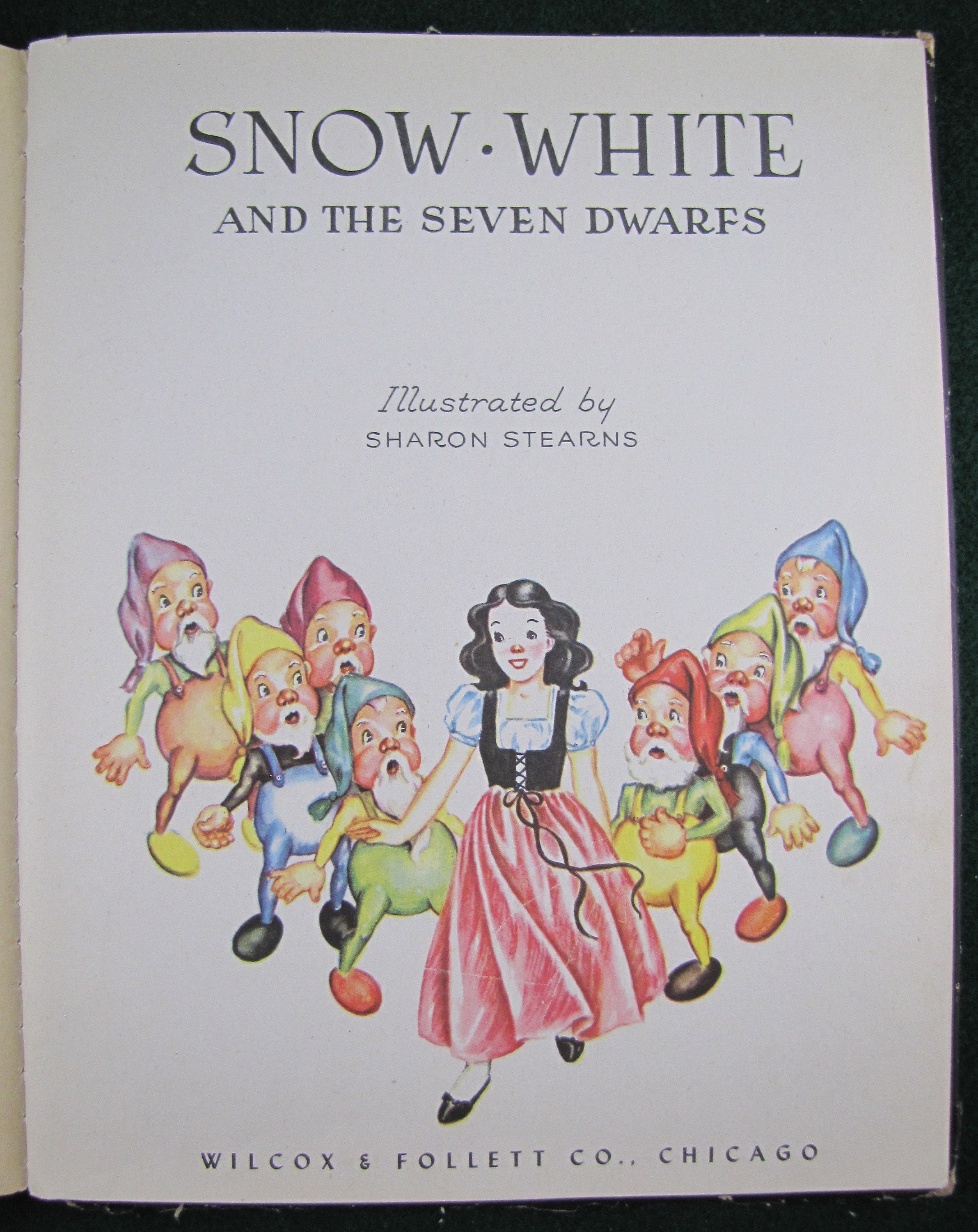  White and the Seven Dwarfs アートブック Walt Disneys Sketch Hardback Book of Snow White & The Seven