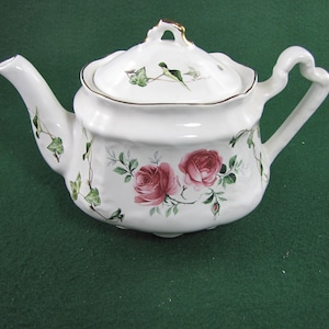 Teapot, Arthur Wood & Son, Pink Rose-Ivy Pattern // Model 6426, Staffordshire, England, Scalloped base, ornate-heart shaped handle, no chips
