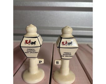 Ceramiczne solniczki i pieprzniczki z Nowego Orleanu, pamiątka z lampy ulicznej