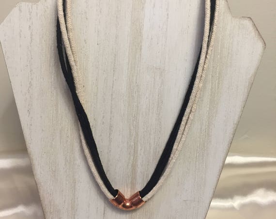 Twisted Mini Necklace in Black and Natural