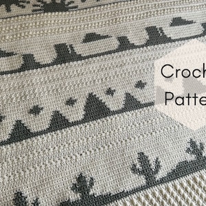 Puede incluir: Un patrón de crochet para una manta de temática desértica con cactus, montañas y estrellas. El patrón está escrito en un hexágono con el texto "Crochet Pattern".