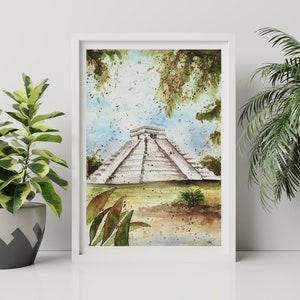 Könnte beinhalten: Aquarellmalerei einer Maya-Pyramide in einer Dschungelumgebung. Die Pyramide ist weiß mit grünem Laub, das sie umgibt. Der Himmel ist blau mit weißen Wolken. Das Gemälde ist in einem weißen Rahmen gerahmt.